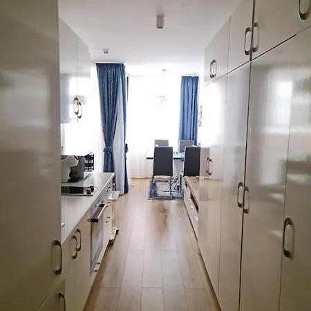 Gh Admiral Apartment *